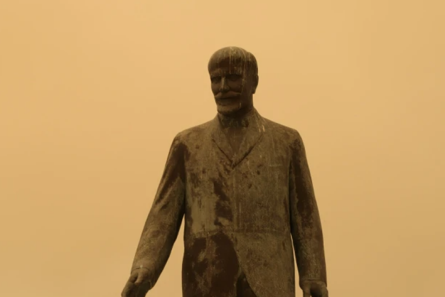 Αφρικανική σκόνη «έπνιξε» την Κρήτη: Πορτοκαλί ουρανός και αποπνικτική ατμόσφαιρα σε Ηράκλειο και Χανιά - Δείτε φωτογραφίες