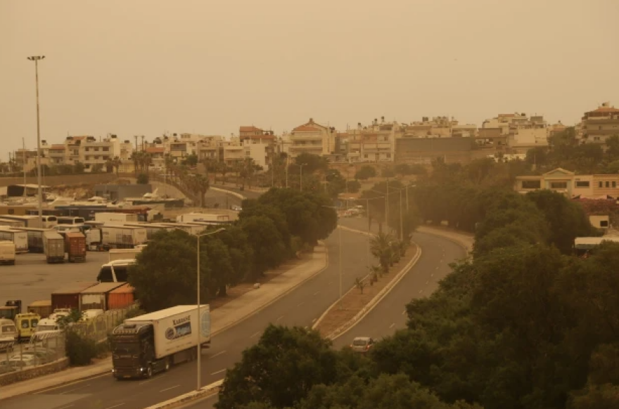 Praful african a „sufocat” Creta: Cer portocaliu și atmosferă sufocantă în Heraklion și Chania - Vezi fotografii