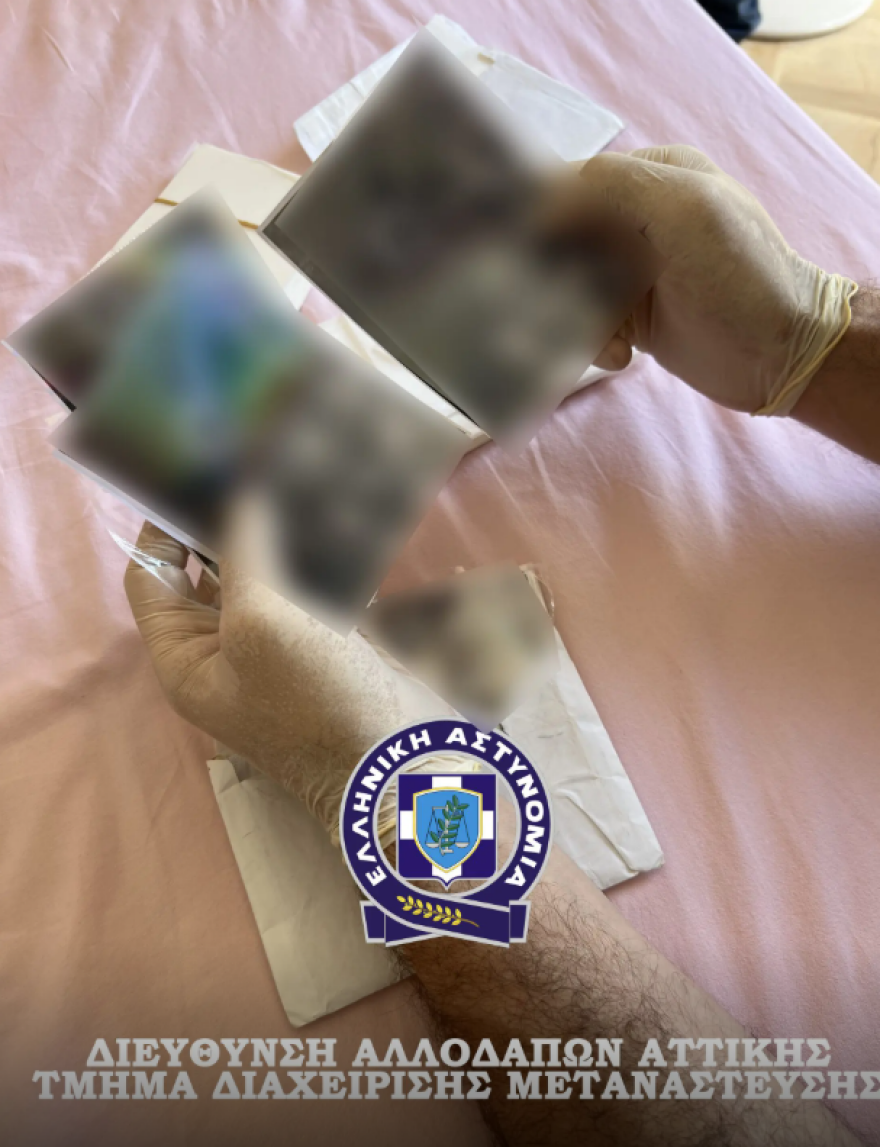 Εξάρθρωση δικτύου πλαστογράφησης ταξιδιωτικών εγγράφων στην Αττική, συνελήφθη 48χρονος – Δείτε βίντεο και φωτογραφίες