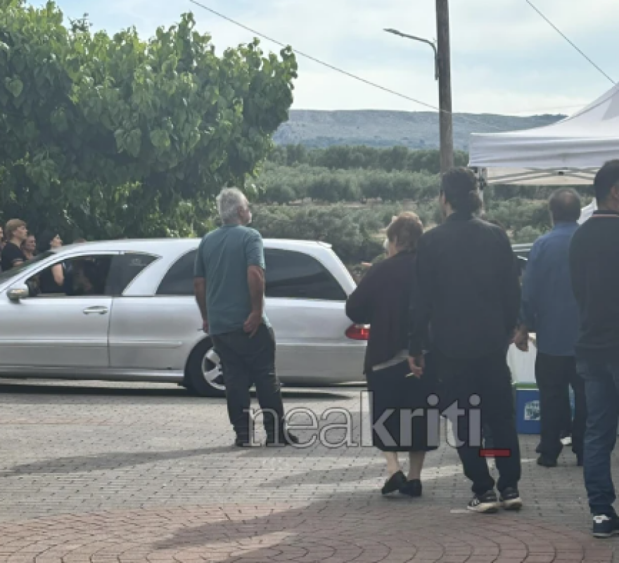 Έπεσε η αυλαία της οικογενειακής τραγωδίας με τον 87χρονο που σκότωσε τη γυναίκα του στο νοσοκομείο Ρεθύμνου – Κηδεύτηκε το ζευγάρι