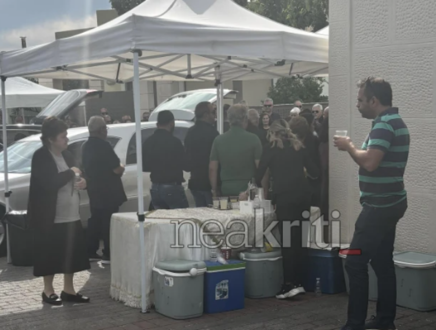 Έπεσε η αυλαία της οικογενειακής τραγωδίας με τον 87χρονο που σκότωσε τη γυναίκα του στο νοσοκομείο Ρεθύμνου – Κηδεύτηκε το ζευγάρι