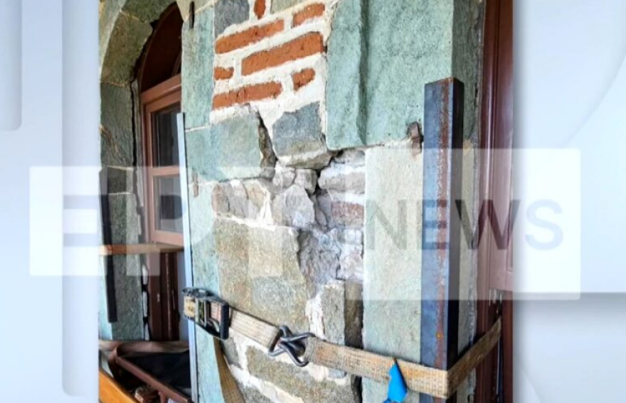Ζημιές από το σεισμό που δεν απειλούν τη στατικότητα κτιρίων, διαπιστώνει το κλιμάκιο μηχανικών που επισκέπτεται το Άγιον Όρος