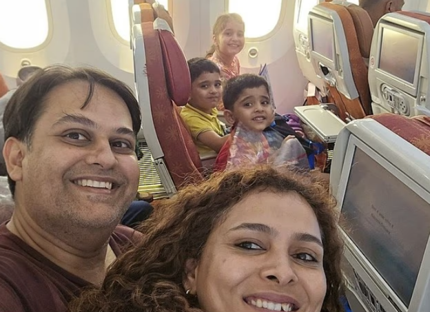 Η τραγική selfie οικογένειας μέσα από το αεροσκάφος που έπεσε στην Ινδία - Τι οδήγησε στη συντριβή, όλα τα σενάρια