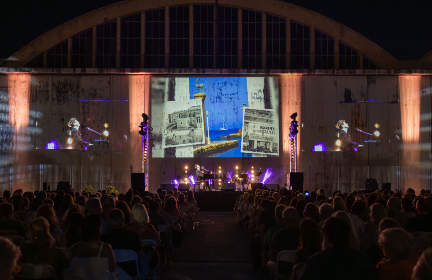 «Μαγευτικές μελωδίες από τη Μεγάλη Οθόνη» ζωντάνεψαν κάτω από την πρώτη Πανσέληνο του καλοκαιριού 