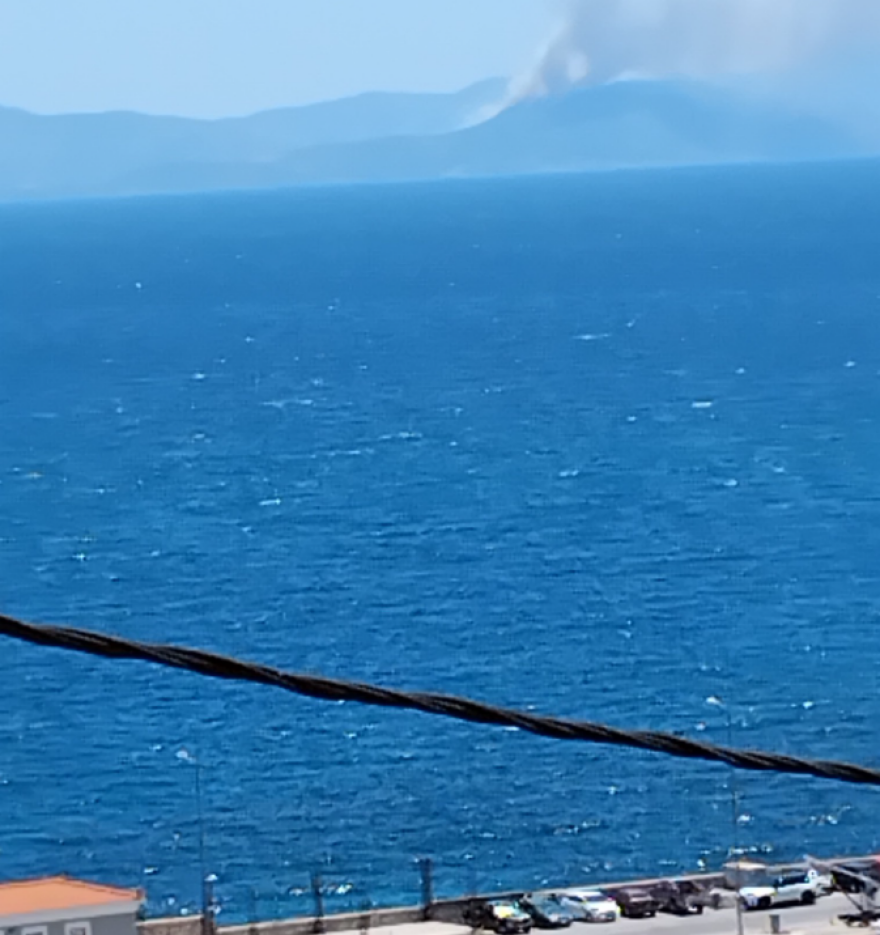 Φωτιά τώρα στη Μονεμβασιά, καίει στην περιοχή Καραβοστάσι - Σηκώθηκαν 4 αεροσκάφη και 1 ελικόπτερο, μήνυμα από το 112 στους κατοίκους
