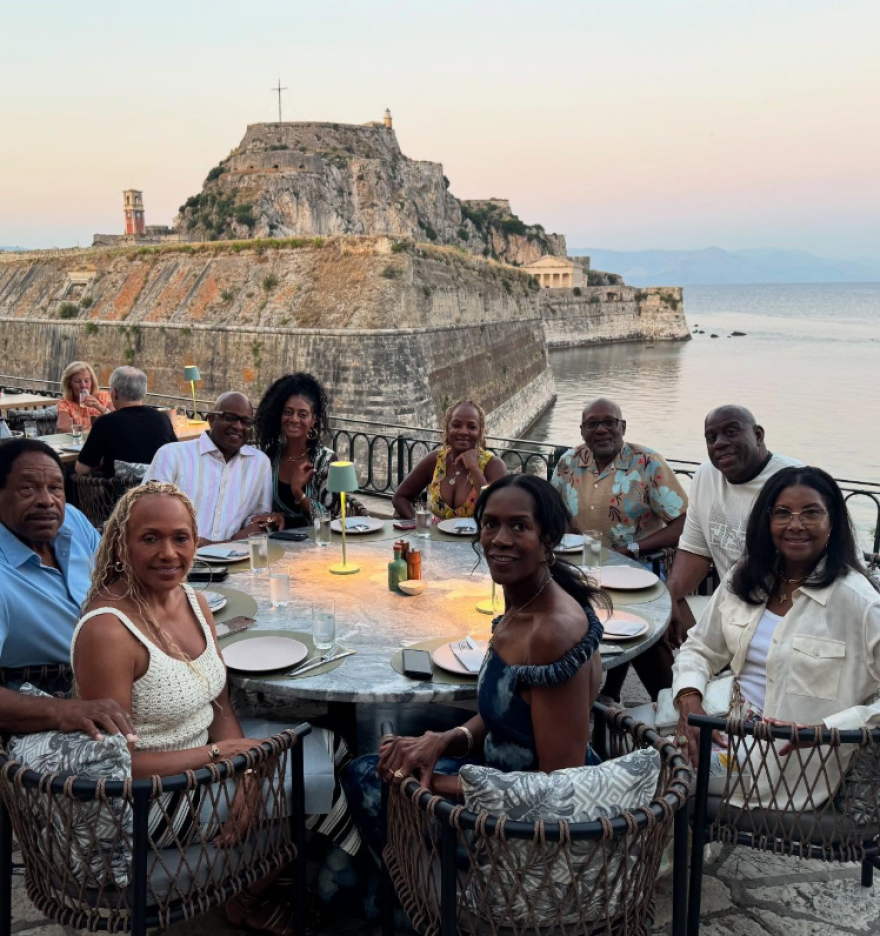 Διακοπές στα νησιά του Ιονίου για τον θρυλικό Μάτζικ Τζόνσον - Φωτογραφίες 