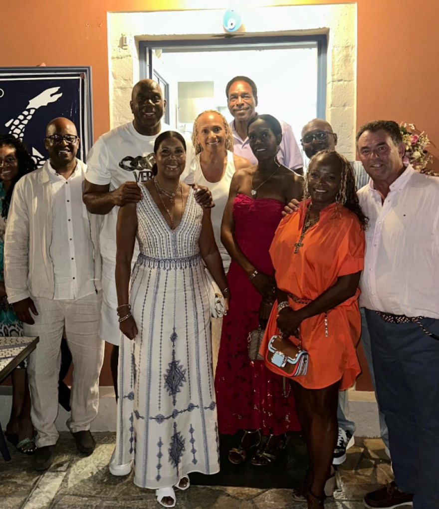 Διακοπές στα νησιά του Ιονίου για τον θρυλικό Μάτζικ Τζόνσον - Φωτογραφίες 