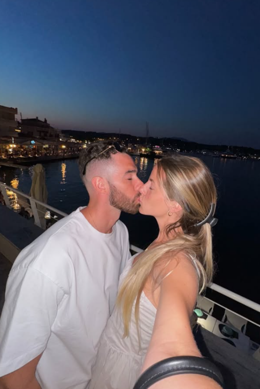 Διακοπές σε Πόρτο Χέλι και Σπέτσες πριν την μετακόμιση στη Μπολόνια για Βιλντόζα και Τάσιτς - Φωτογραφίες 