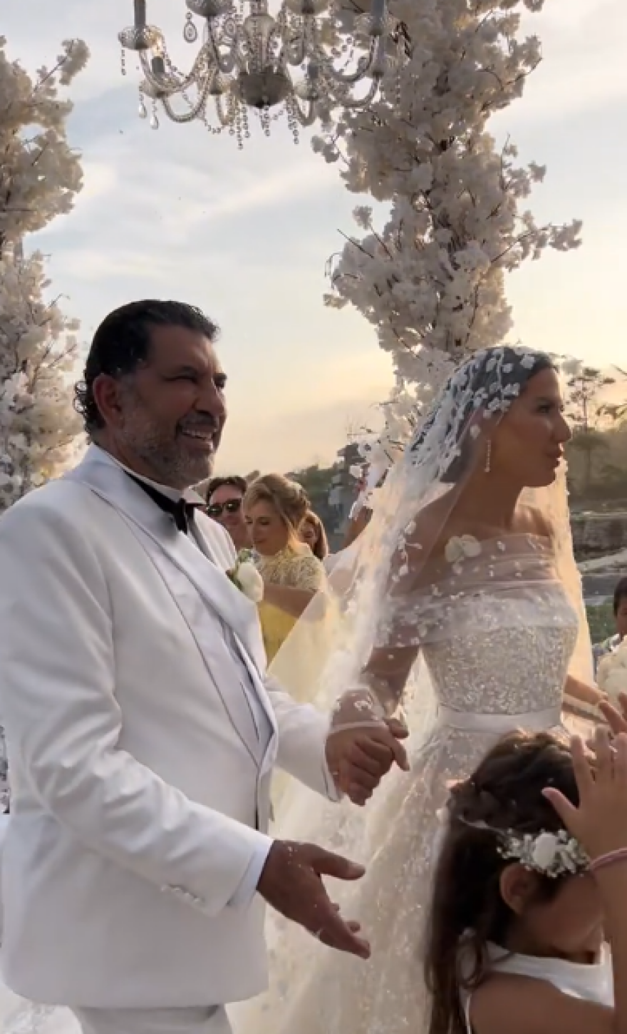 Ο Γιάννης Λύρας παντρεύτηκε στο Μπαλί - Δείτε βίντεο και φωτογραφίες