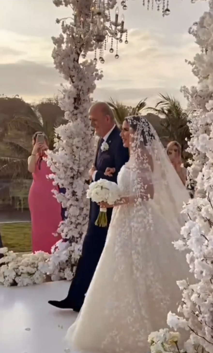 Ο Γιάννης Λύρας παντρεύτηκε στο Μπαλί - Δείτε βίντεο και φωτογραφίες