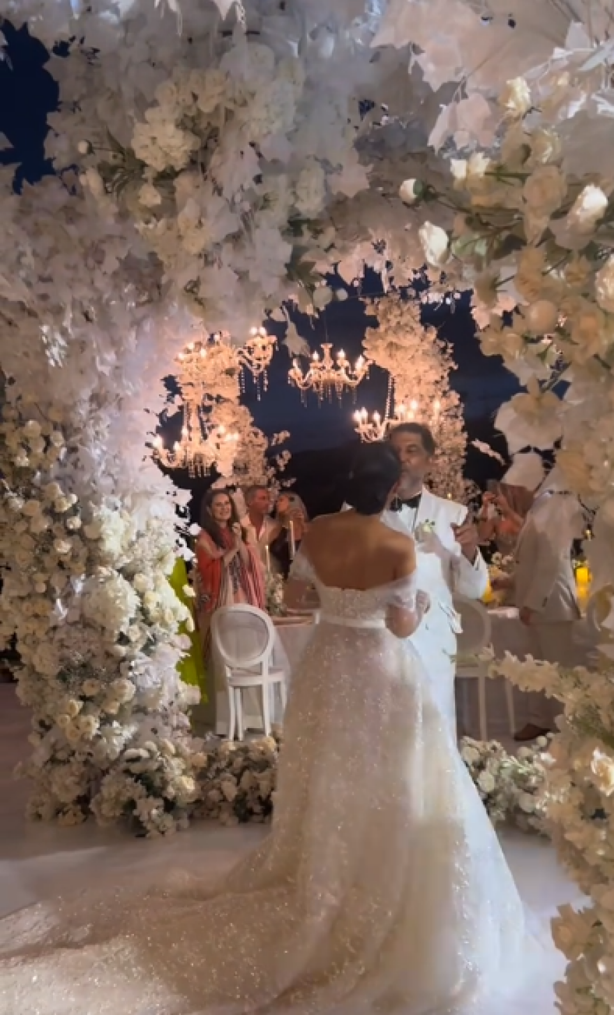 Ο Γιάννης Λύρας παντρεύτηκε στο Μπαλί - Δείτε βίντεο και φωτογραφίες