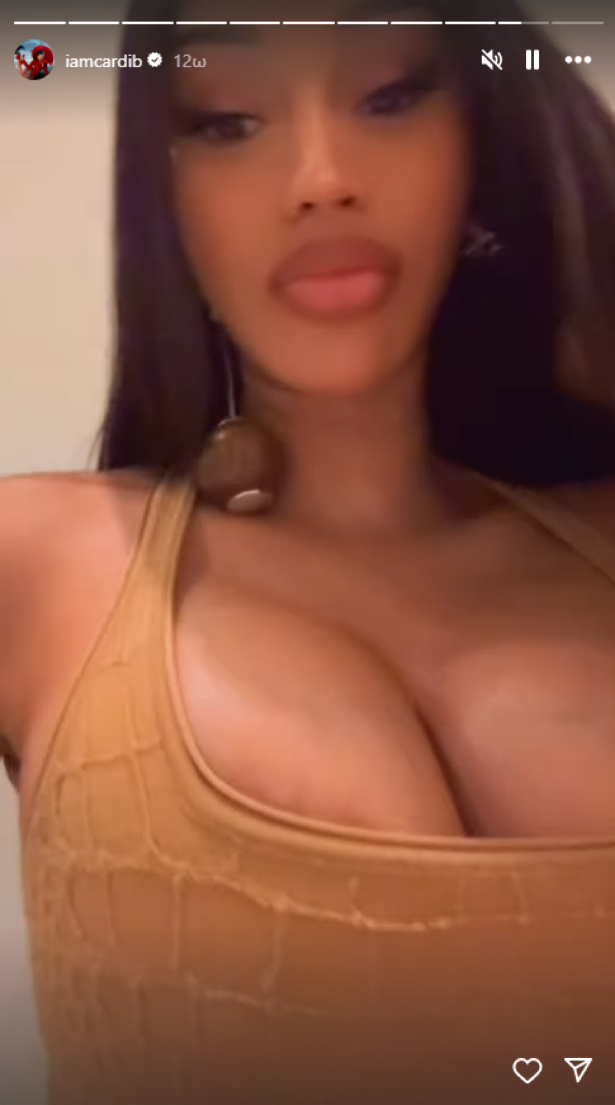 H Cardi B κάνει διακοπές στη Μύκονο - Δείτε φωτογραφίες