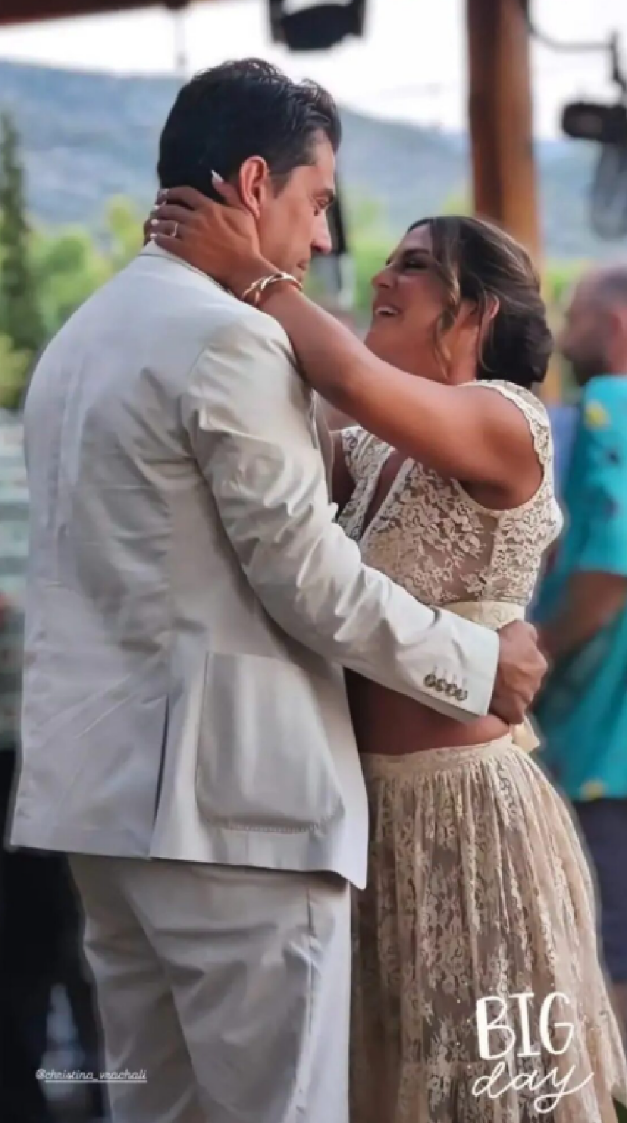 Χριστίνα Βραχάλη - Γκράχαμ Γουντ: Το πάρτι στην παραλία μετά τον γάμο τους - Δείτε φωτογραφίες
