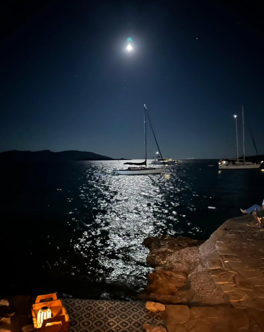 Η Έλενα Χριστοπούλου κάνει διακοπές στα Κουφονήσια: Ξέρω ένα μέρος που δεν μοιάζει με κανένα, γράφει