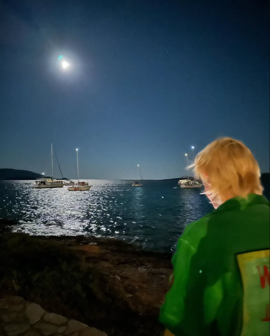 Η Έλενα Χριστοπούλου κάνει διακοπές στα Κουφονήσια: Ξέρω ένα μέρος που δεν μοιάζει με κανένα, γράφει