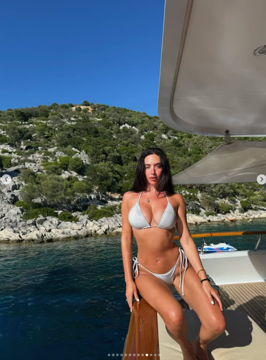 Κάιλι Τζένερ: Η Στέισι Καρανικολάου δημοσίευσε νέες φωτογραφίες από τις διακοπές τους στην Ελλάδα Κάιλι Τζένερ: Η Στέισι Καρανικολάου δημοσίευσε νέες φωτογραφίες από τις διακοπές τους στην Ελλάδα
