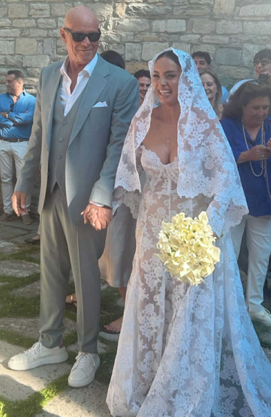 Τζώνη Καλημέρης - Ελπίδα Ιακωβίδου: Το μεγάλο γλέντι μετά τον γάμο τους στο Νυμφαίο - Δείτε βίντεο