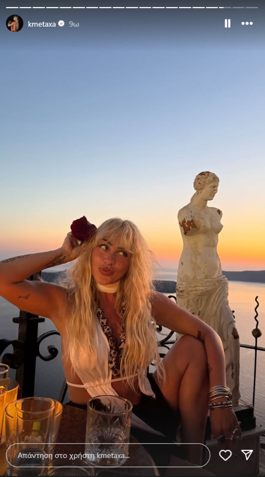 Η Κόνι Μεταξά κάνει διακοπές στη Σαντορίνη - Δείτε φωτογραφίες
