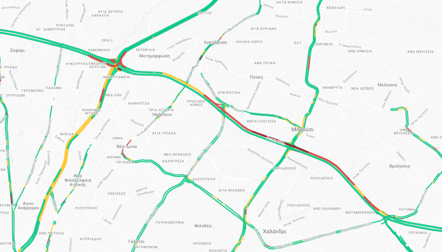 Απομακρύνθηκαν τα 3 αυτοκίνητα από το ύψος κόμβου Κύμης στην Αττική Οδό, συνεχίζονται οι καθυστερήσεις στο ρεύμα προς Ελευσίνα