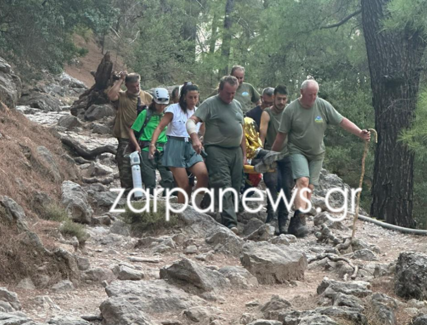 Κινηματογραφική διάσωση στο Φαράγγι της Σαμαριάς, μετέφεραν στα χέρια 60χρονο άντρα για 3 χιλιόμετρα! - Δείτε φωτογραφίες 