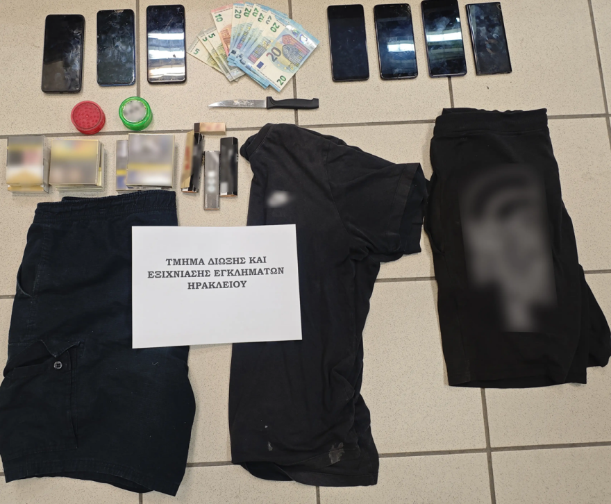 Απειλούσαν με μαχαίρι και λήστευαν περίπτερα και μίνι μάρκετ στην Αττική - Βίντεο από τη δράση της συμμορίας