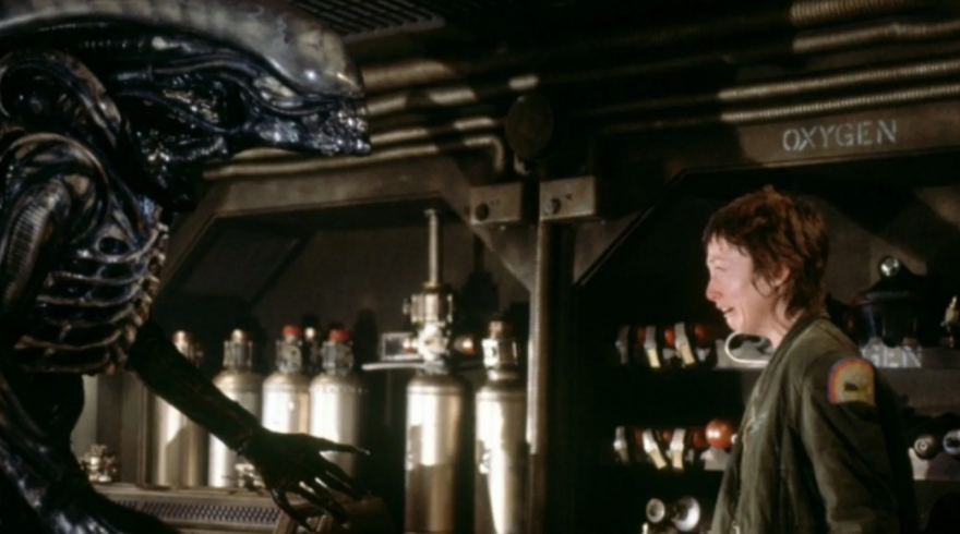 Η τραγική ιστορία του Alien: Ο άγνωστος Νιγηριανός που ενσάρκωσε το θρυλικό τέρας - Η ανακάλυψή του σε παμπ και ο θάνατος στα 39 του