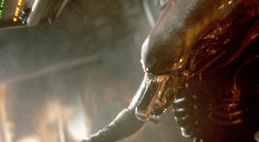 Η τραγική ιστορία του Alien: Ο άγνωστος Νιγηριανός που ενσάρκωσε το θρυλικό τέρας - Η ανακάλυψή του σε παμπ και ο θάνατος στα 39 του