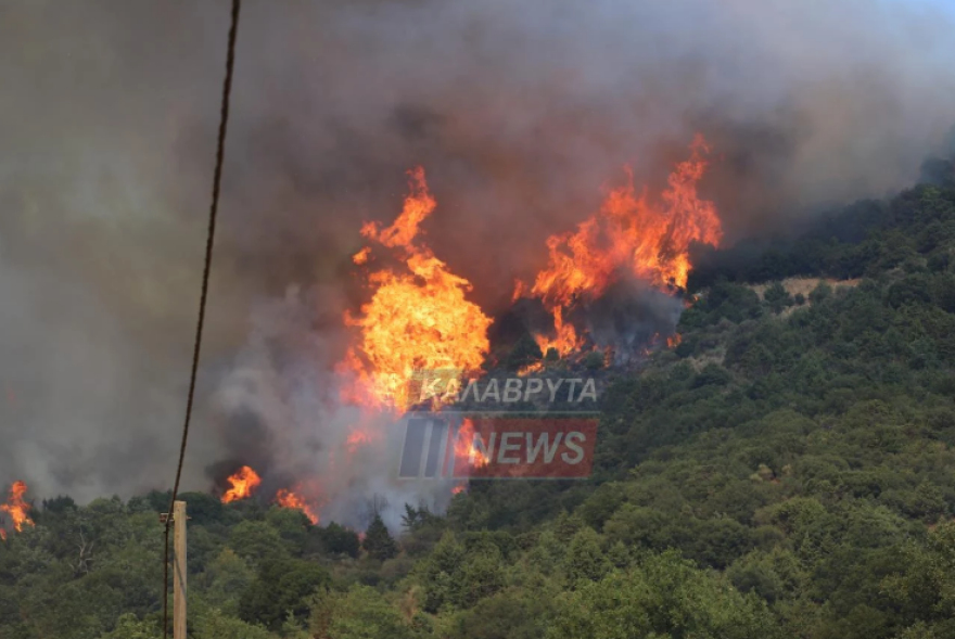 Καλύτερη η εικόνα της φωτιάς στο Λιβάδι Καλαβρύτων - Δείτε βίντεο