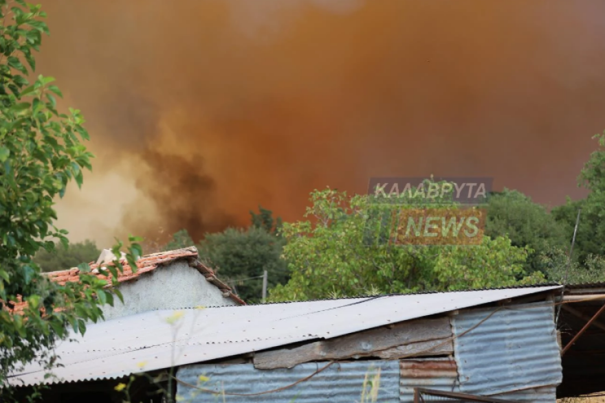Καλύτερη η εικόνα της φωτιάς στο Λιβάδι Καλαβρύτων - Δείτε βίντεο