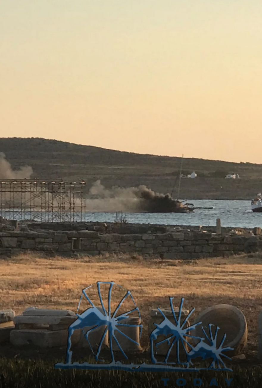 Φωτιά σε ιστιοφόρο ανοιχτά της Δήλου - Δείτε βίντεο και φωτογραφίες