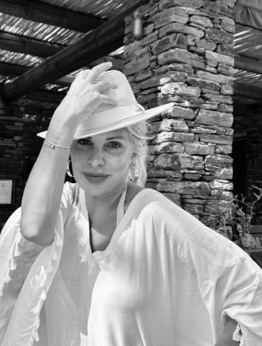 Η Ελένη Μενεγάκη συνεχίζει τις διακοπές της και κάνει «μηδέν σχέδια»