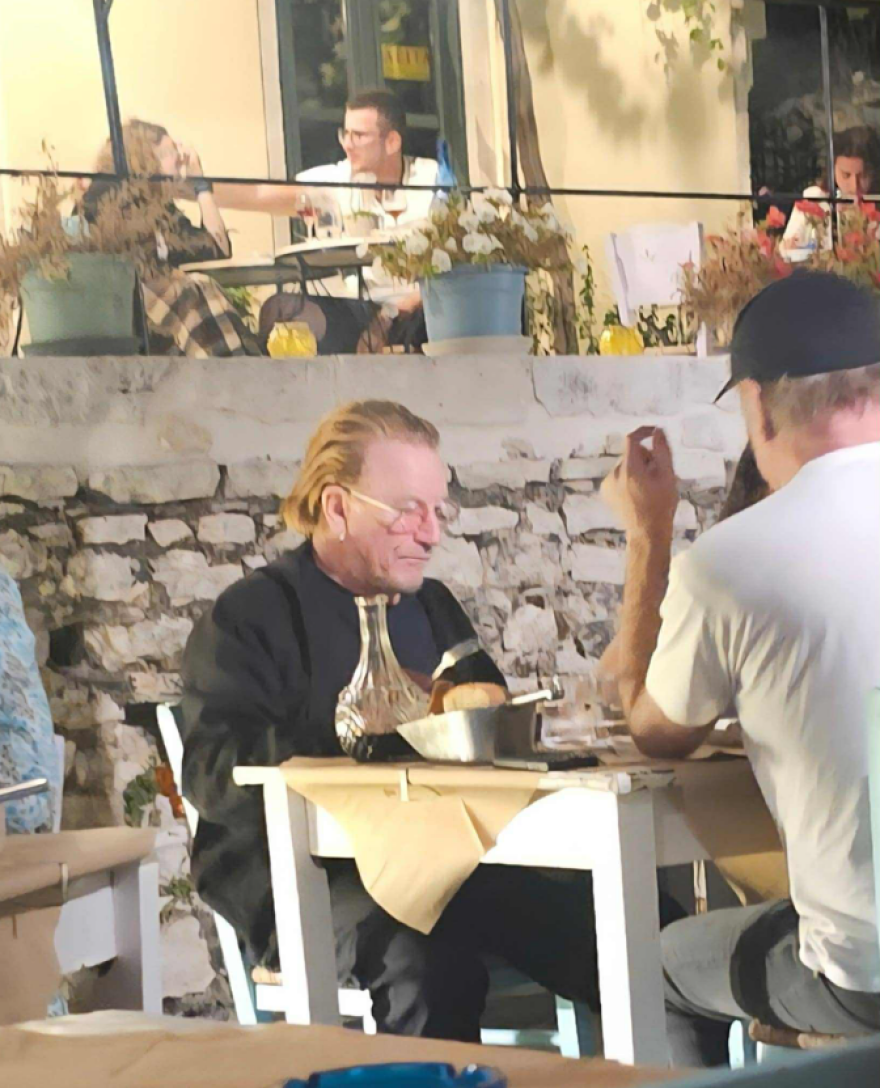 Στην Ιθάκη ο Μπόνο των U2, έφαγε σε εστιατόριο της Εξωγής
