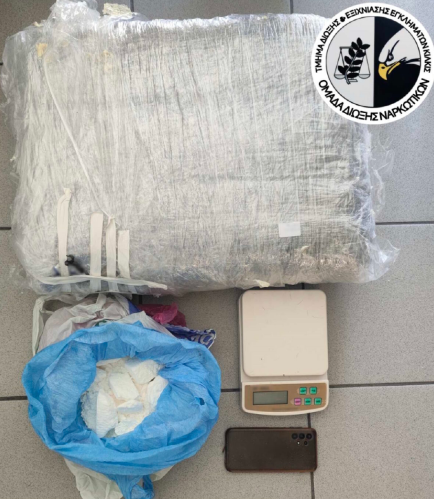 Θεσσαλονίκη: Ο σκύλος Iris της ΕΛΑΣ ανακάλυψε 1 κιλό κοκαΐνη και 5 κιλά κάνναβη σε σπίτι
