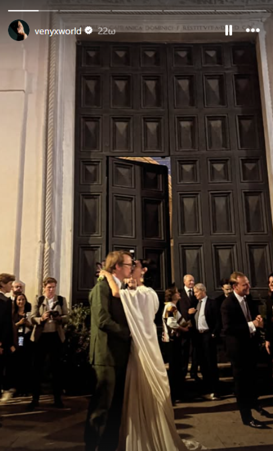 Ο Νικόλας Νιάρχος και η Μαλού Ντάλα Πίκολα γιόρτασαν με συγγενείς και φίλους τον έρωτά τους στη Ρώμη