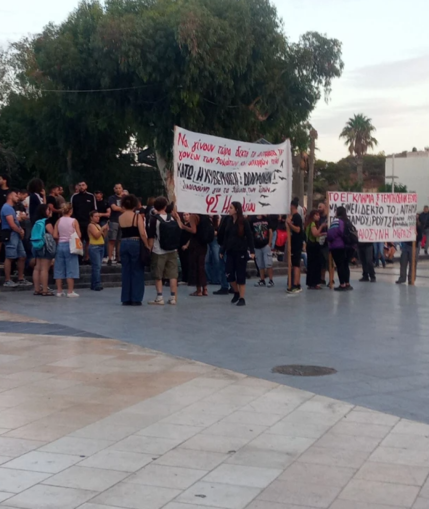 Συγκέντρωση αλληλεγγύης στον Πάνο Ρούτσι στην πλατεία Συντάγματος - «14 ημέρες δεν ένιωσα πείνα και δίψα αλλά αγάπη»