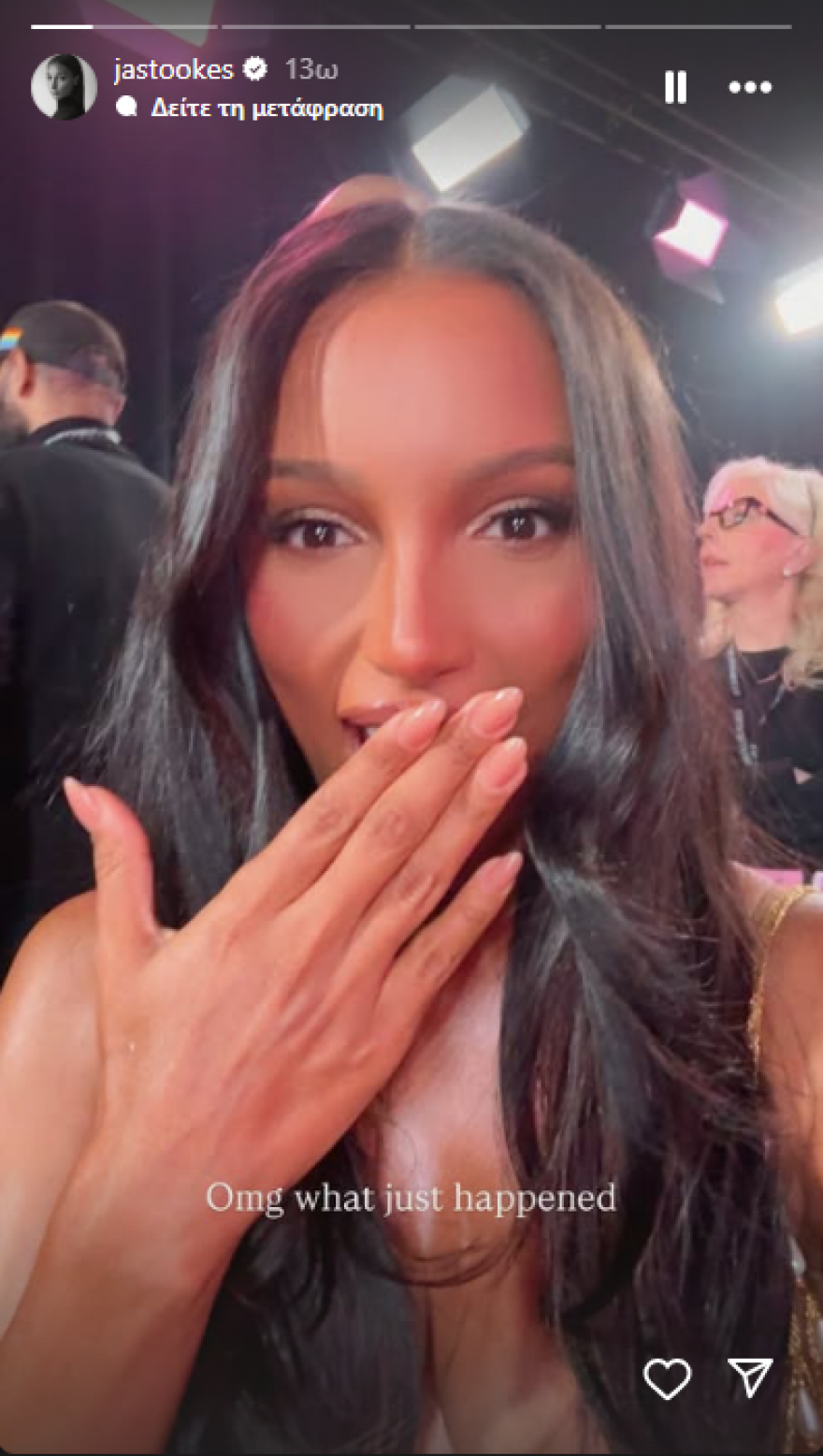 Η Τζάσμιν Τουκς άνοιξε το Victoria’s Secret Fashion Show στον ένατο μήνα της εγκυμοσύνης της