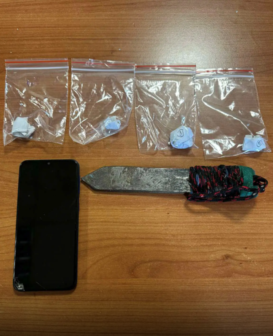 Αυτοσχέδιο μαχαίρι, ναρκωτικά και κινητά βρέθηκαν στις φυλακές Τρικάλων - Δείτε φωτογραφίες