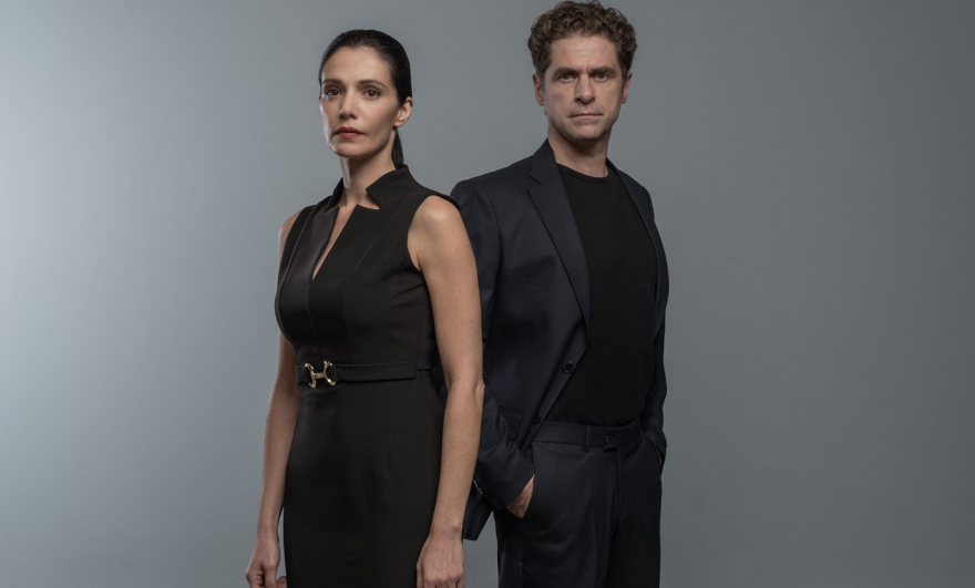 Η Καραβάτου ανανέωσε, «Σόι», Κανάκης και Λαζόπουλος επιστρέφουν, φουλ αλλαγές για να σωθεί η τηλεοπτική παρτίδα