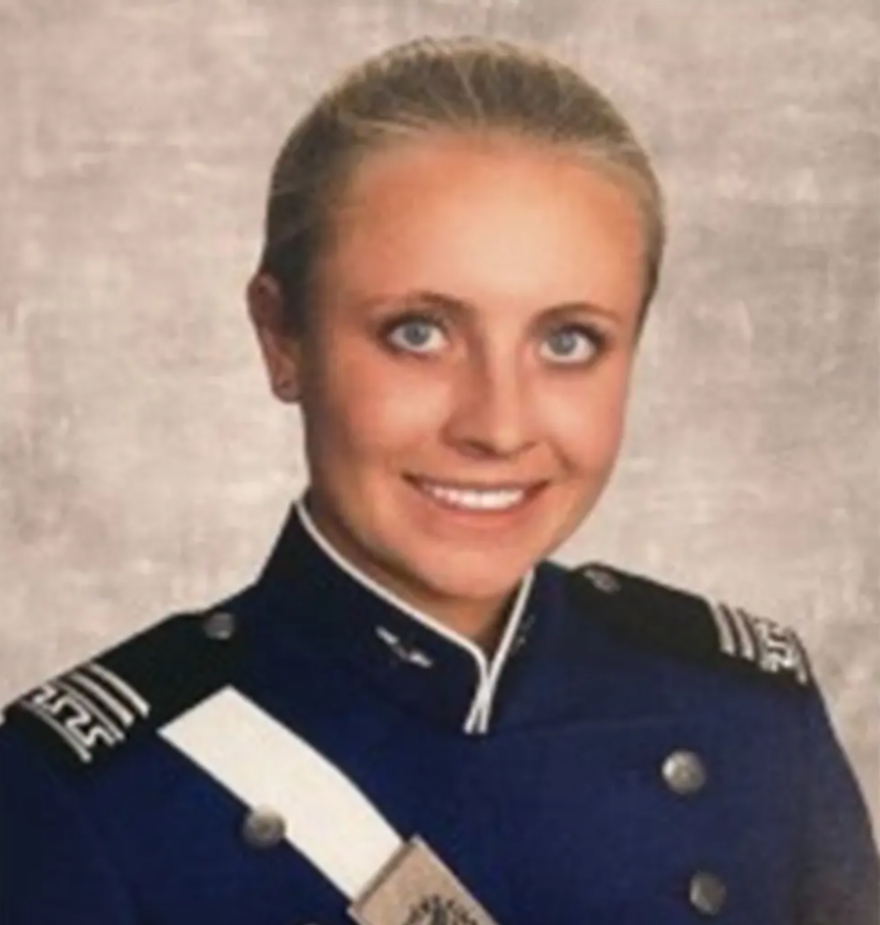 Εργαζόμενος της Πολεμικής Αεροπορίας των ΗΠΑ αφού σκότωσε μία ανθυπολοχαγό και τη γυναίκα του αυτοκτόνησε σε πάρκινγκ