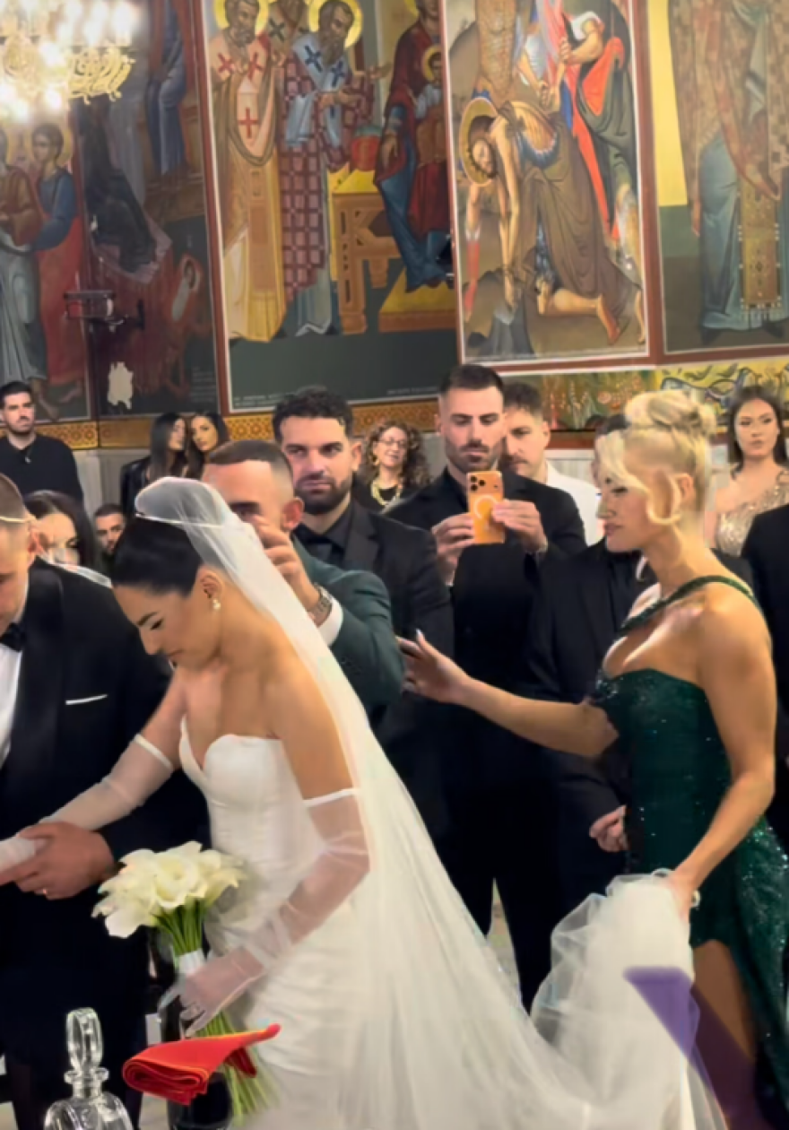 Ιωάννα Τούνη: Ο σύντροφός της την τράβαγε βίντεο, ενώ πάντρευε την κολλητή της