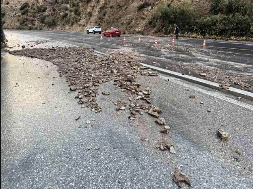 Έντονη βροχόπτωση και χαλάζι στην Κρήτη - Γέμισε πέτρες και χώματα ο ΒΟΑΚ, δείτε βίντεο και φωτογραφίες