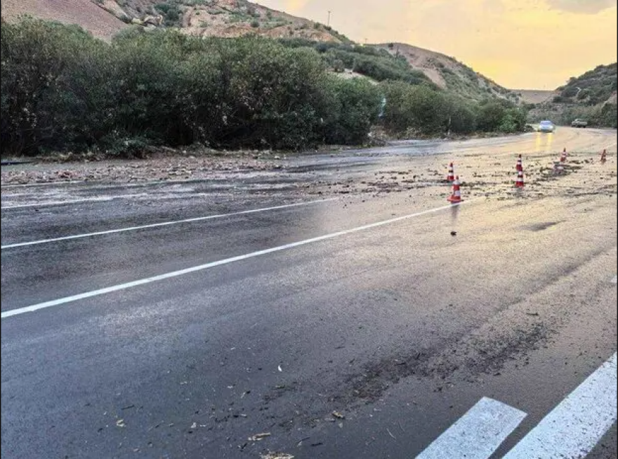 Έντονη βροχόπτωση και χαλάζι στην Κρήτη - Γέμισε πέτρες και χώματα ο ΒΟΑΚ, δείτε βίντεο και φωτογραφίες