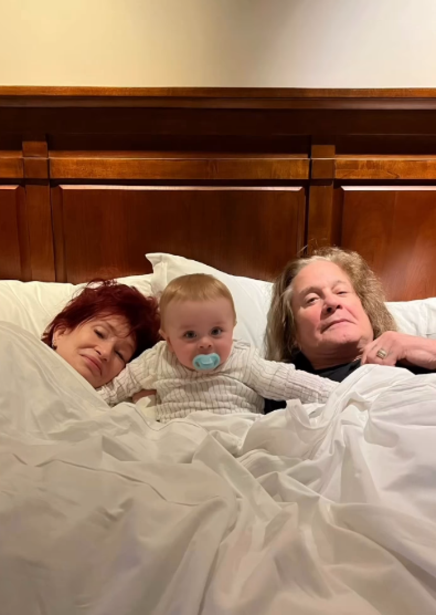 Η Κέλι Όσμπορν μοιράστηκε φωτογραφίες του Όζι με τον γιο της