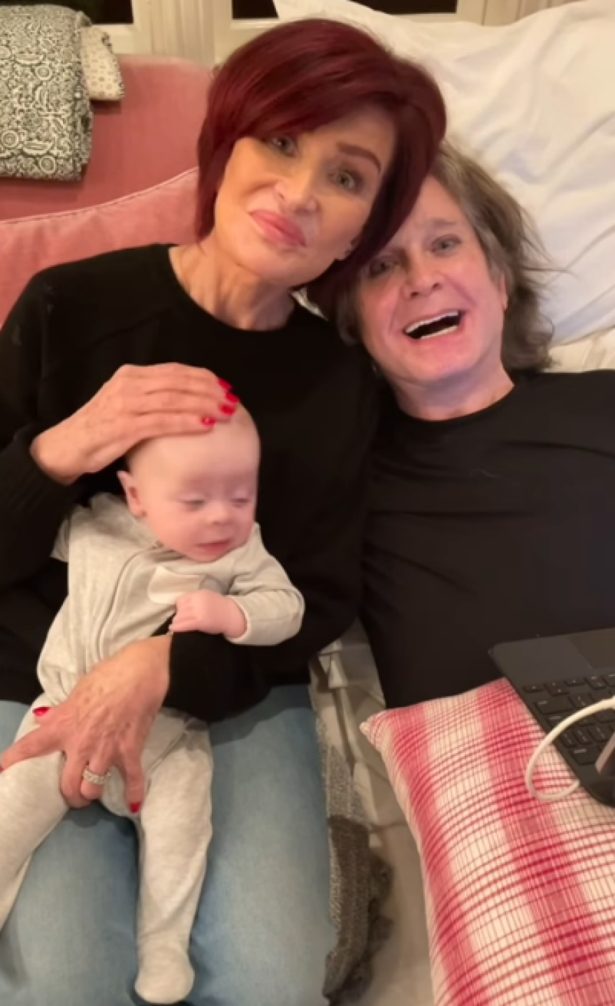 Η Κέλι Όσμπορν μοιράστηκε φωτογραφίες του Όζι με τον γιο της