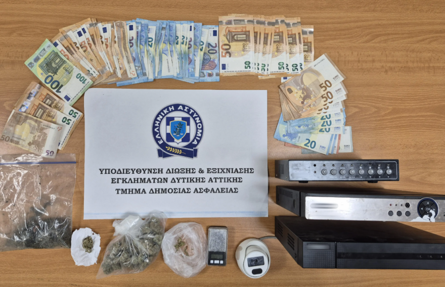 Έφοδος της ΕΛΑΣ σε σπίτια-καταστήματα διακίνησης ναρκωτικών στα Άνω Λιόσια - Δείτε βίντεο από drone