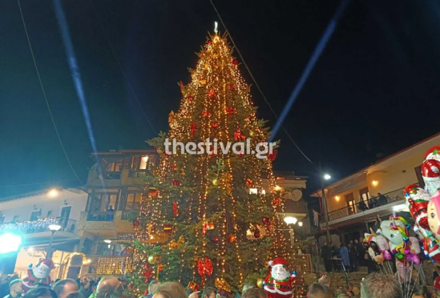 Ο Ταξιάρχης Χαλκιδικής έδωσε το σύνθημα για την έναρξη των γιορτών - Φωταγωγήθηκε το πρώτο χριστουγεννιάτικο δέντρο