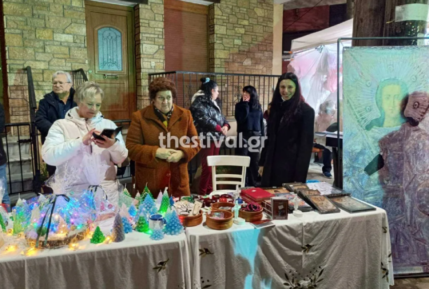 Ο Ταξιάρχης Χαλκιδικής έδωσε το σύνθημα για την έναρξη των γιορτών - Φωταγωγήθηκε το πρώτο χριστουγεννιάτικο δέντρο