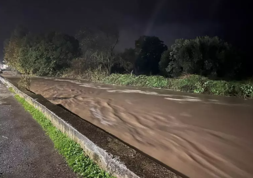 Λέσβος: Προβλήματα από την κακοκαιρία - Πλημμύρισαν δρόμοι και σπίτια σε Καλλονή και Σκάλα, κλειστά τα σχολεία
