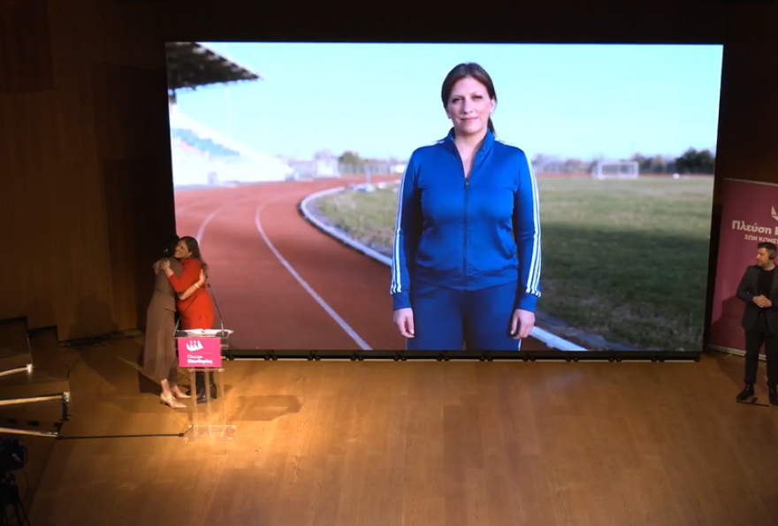 «Πλεύση Ελευθερίας Μονοπρόσωπη ΕΠΕ» - Τι γράφουν στα social media για την Κωνσταντοπούλου ως πυροσβέστη, αρχαία Ελληνίδα, ψαρά αθλήτρια και... στρατιώτη