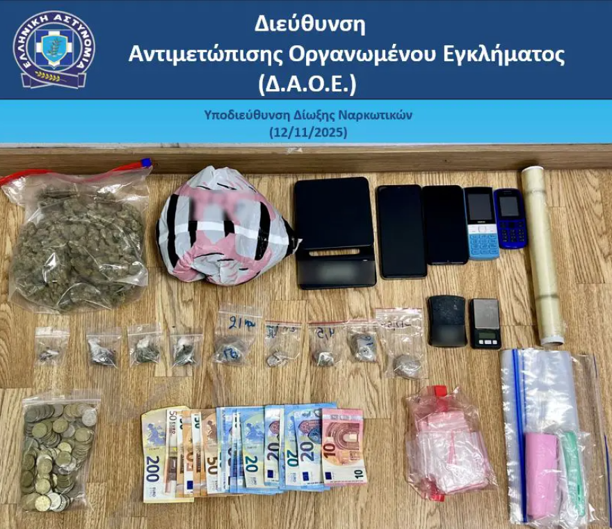 Εγκληματική οργάνωση διακινούσε ηρωίνη, κάνναβη και μεθαδόνη στο κέντρο της Αθήνας και τον Βύρωνα - Μια 61χρονη η αρχηγός της
